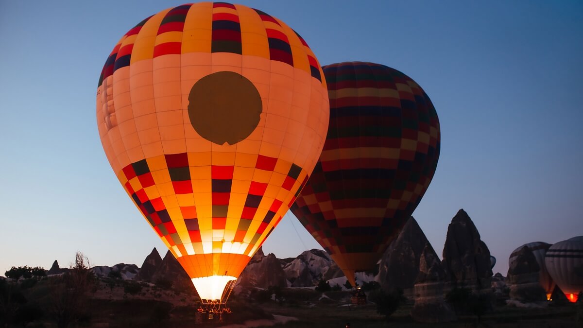 Kapadokya'nın Güzelliğini Sıcak Hava Balonlarıyla Keşfetmek